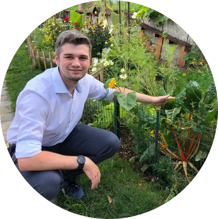 Tobi Blum neben einem Mangold